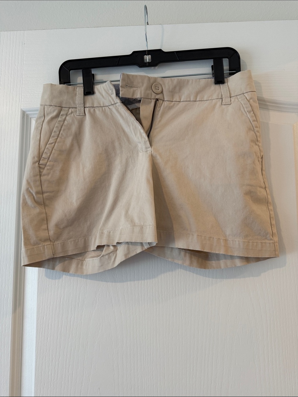 Crown & Ivy Khaki Beige Chino Shorts  women’s size 2